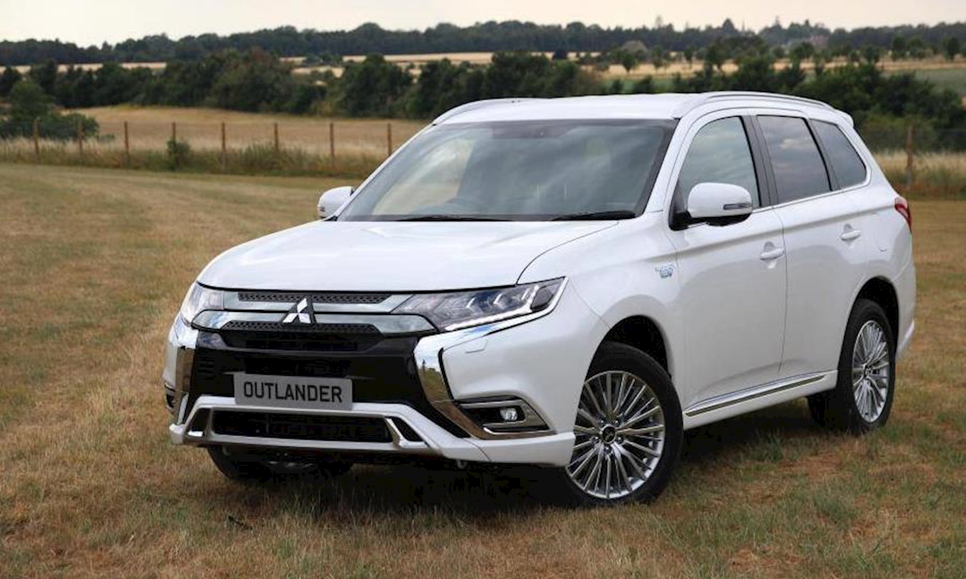 Ngoại thất xe Mitsubishi Outlander
