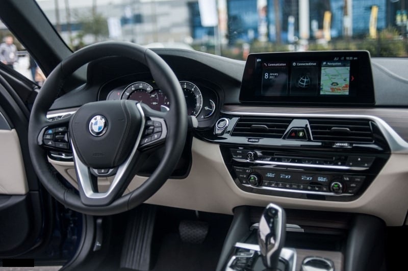 Hệ thống thông tin giải trí trên BMW 5 Series 2020