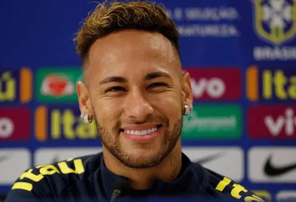 neymar deo khuyen tai