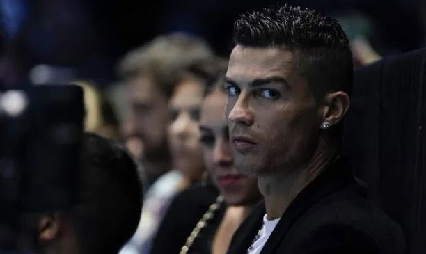 ronaldo deo khuyen tai