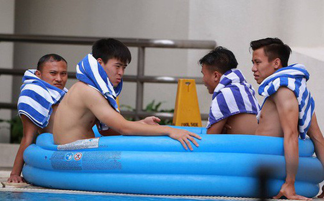 cau thu dtvn ngam minh trong nuoc da