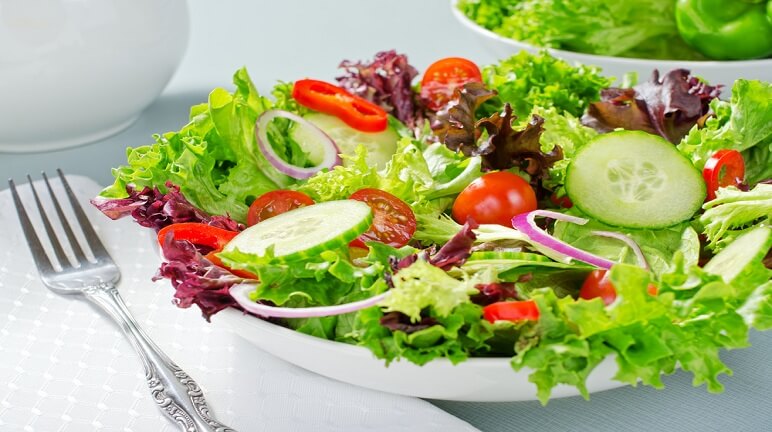 them salad vao bua an
