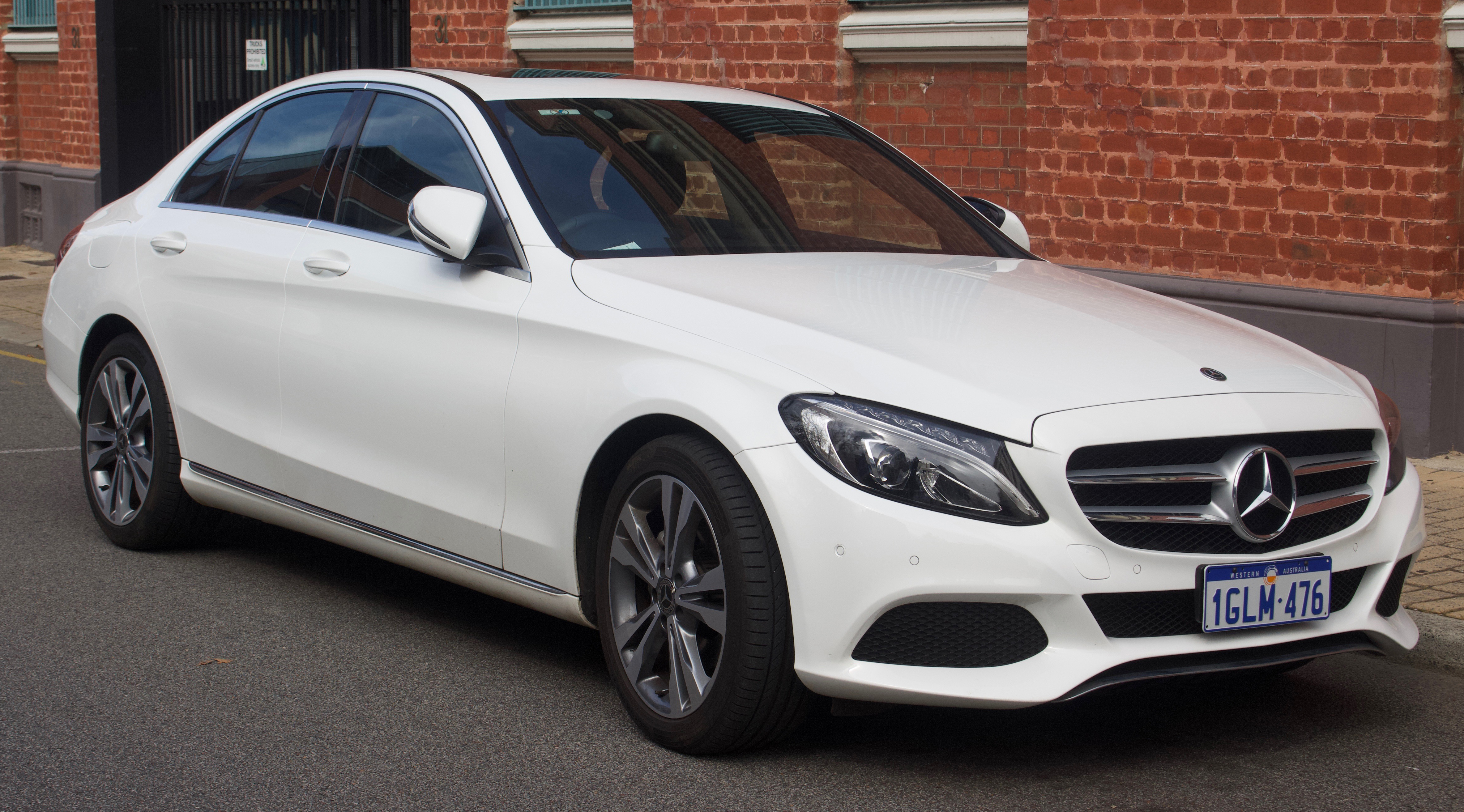 Thân xe Mercedes C200 2020