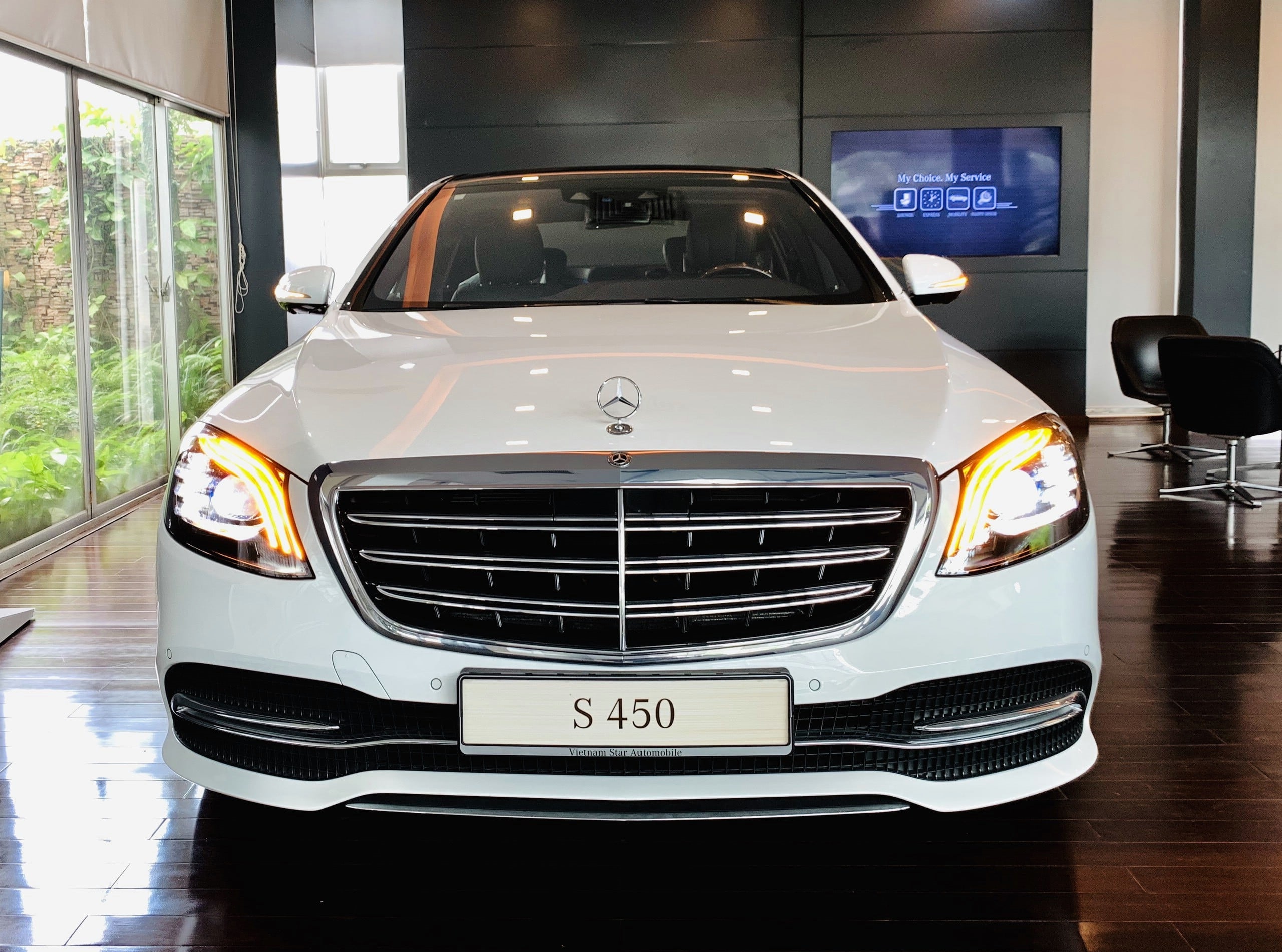 Phần đầu xe Mercedes S450 2020