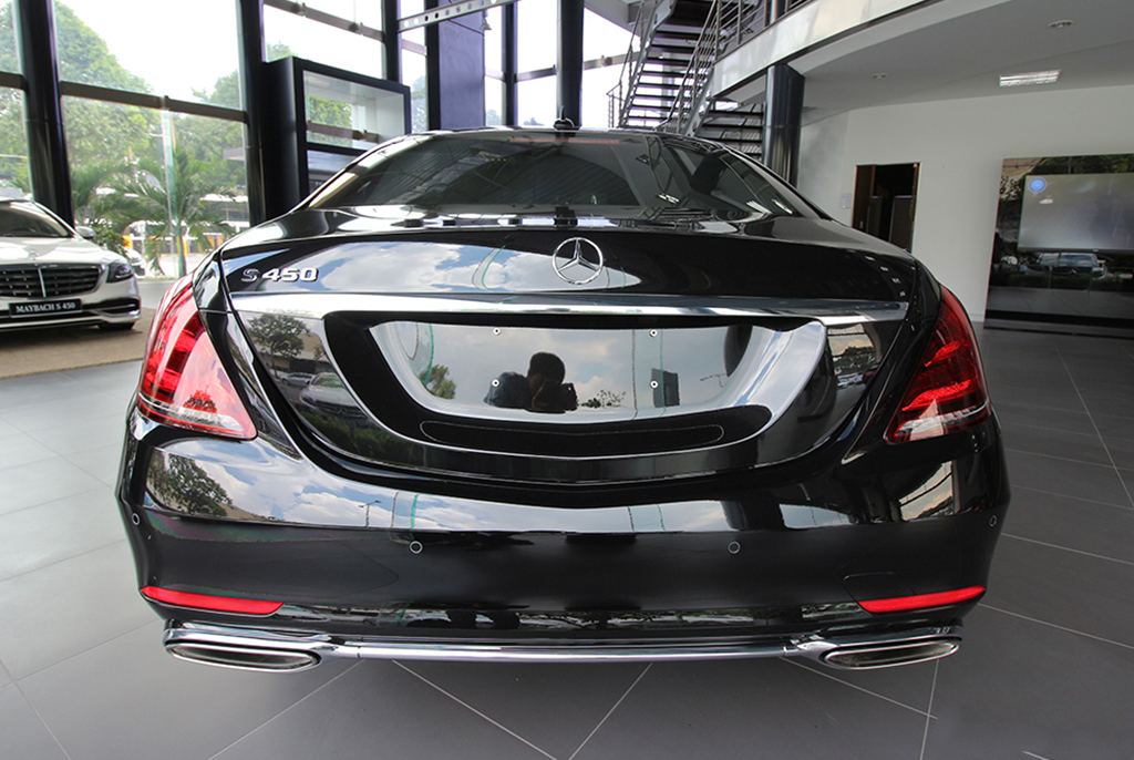 Đuôi xe Mercedes S450 2020