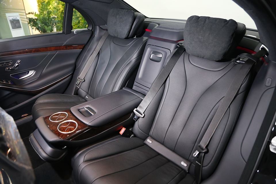 Khoang hành khách Mercedes S450 2020