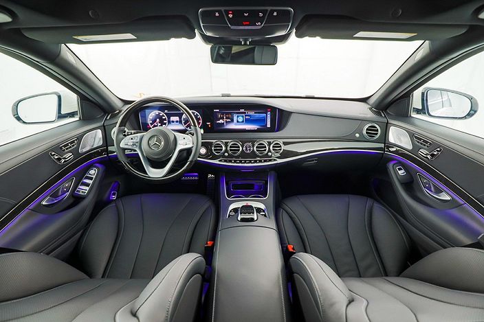 Khoang lái Mercedes S450 2020