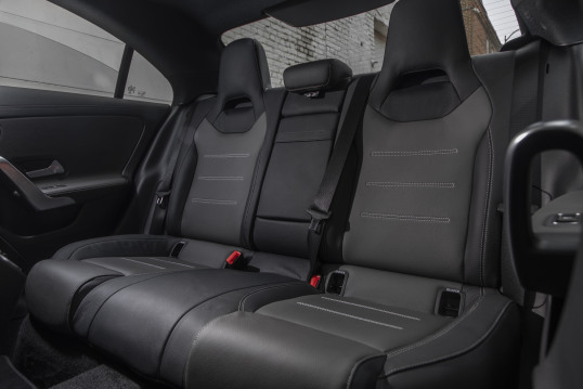 Khoang hành khách Mercedes CLA 250