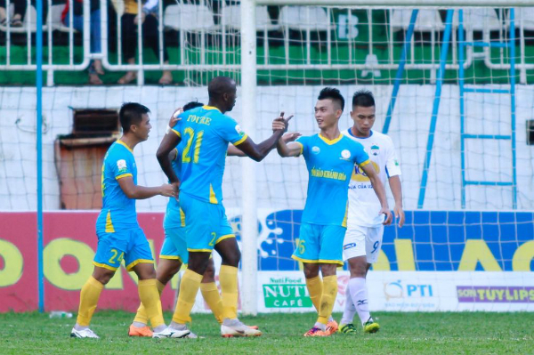 hagl vs khanh hoa, cong phuong noi nong