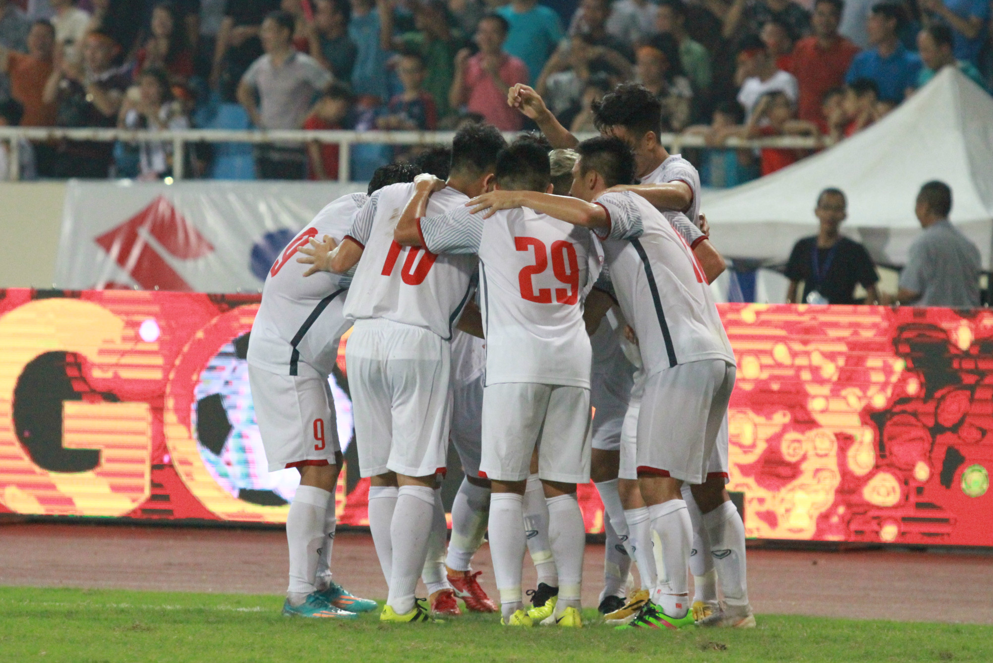 tin hot bong da hom nay 6/8: u23 viet nam lai duoc thuong khung