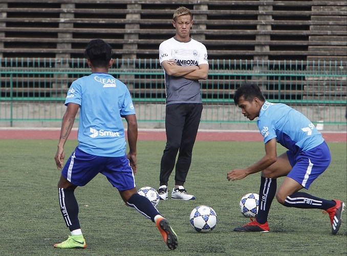 dt-camuchia-vs-keisuke-honda