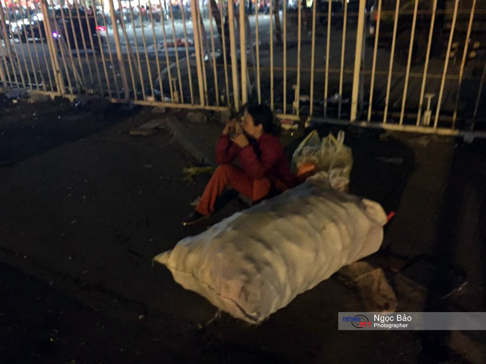 Vẫn có những con người lặng lẽ trong ngày hân hoan chiến thắng của đất nước my dinh 2