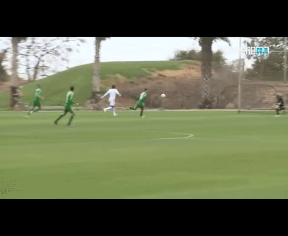 VIDEO: Nhăn nhó với pha phản lưới phong cách 'cuốn theo chiều gió'