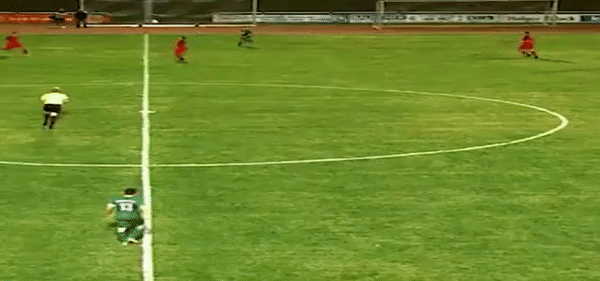 VIDEO: Siêu phẩm phản lưới nhà phong cách 'Cầu vòng khuyết'