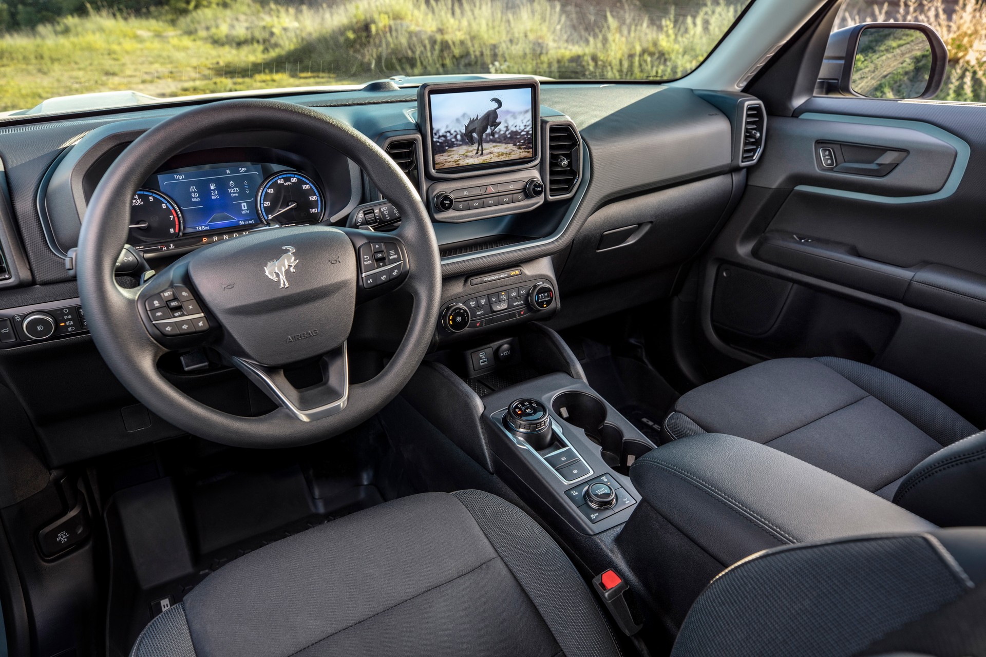 Khoang lái Ford Bronco 2021