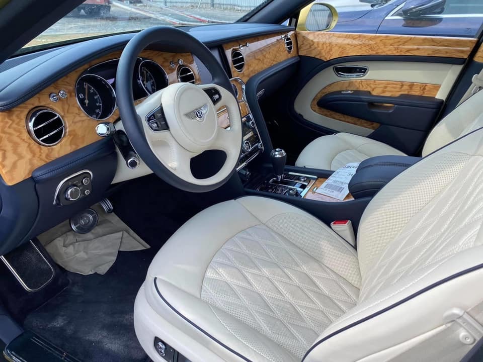 Nội thất sang trọng phía bên trong chiếc siêu xe Bentley Mulsanne