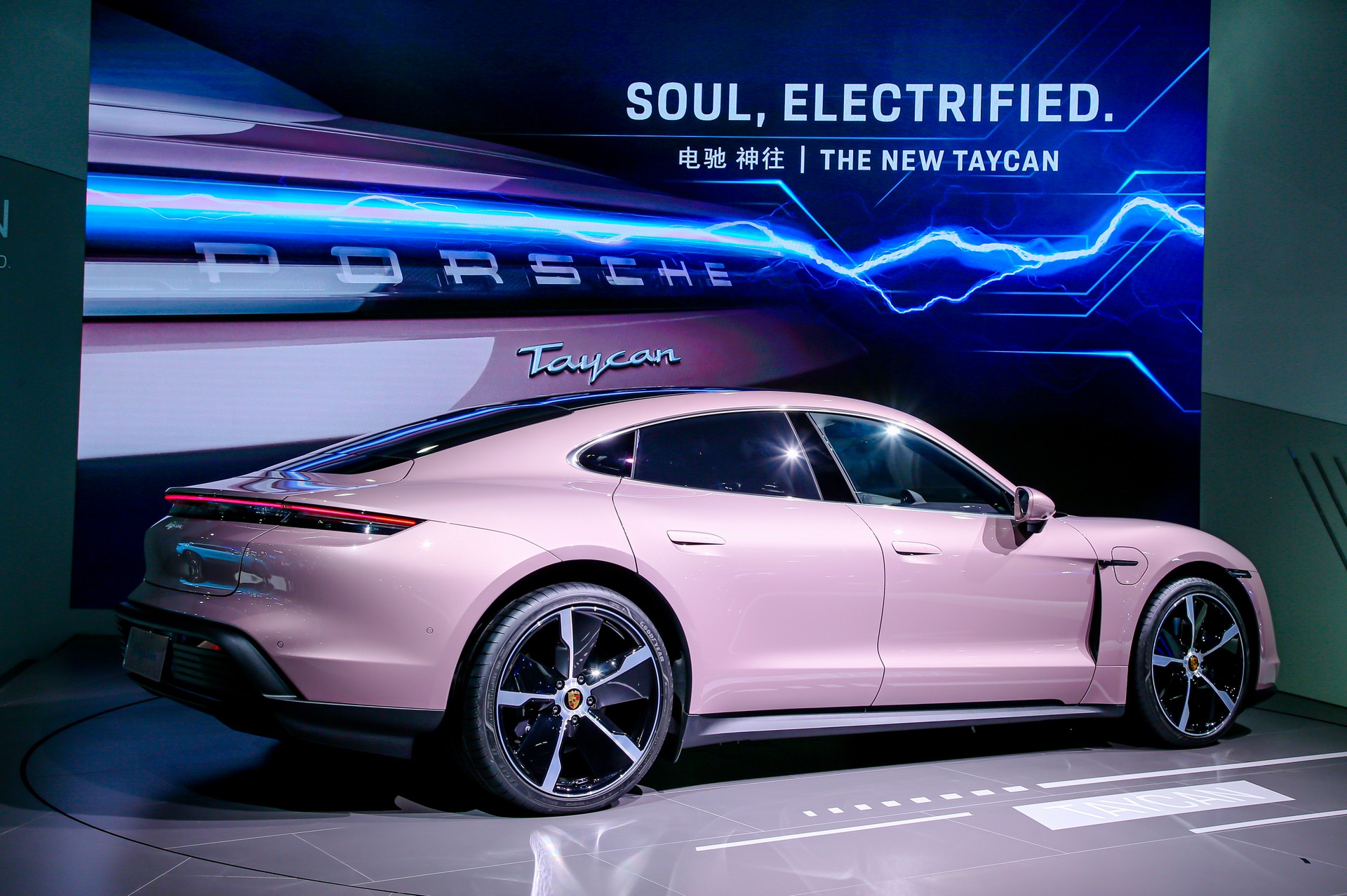 Ngoại thất chiếc Porsche Taycan