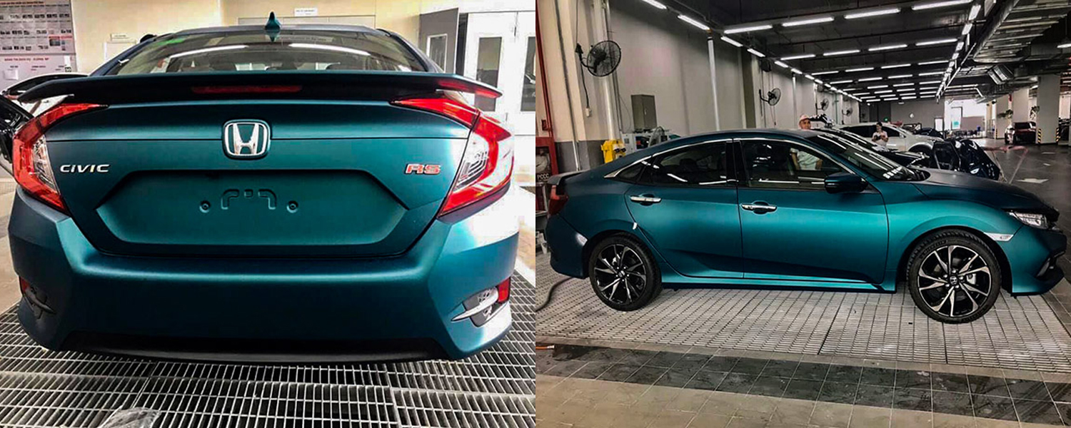 Mặt sau và hông của chiếc Honda Civic RS màu xanh ngọc nhám