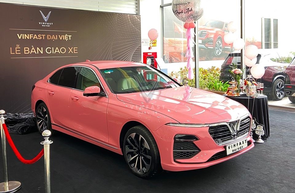 VinFast Lux A2.0 màu hồng