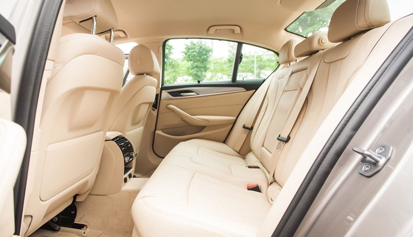 Khoang hành khách BMW 5 Series 2020