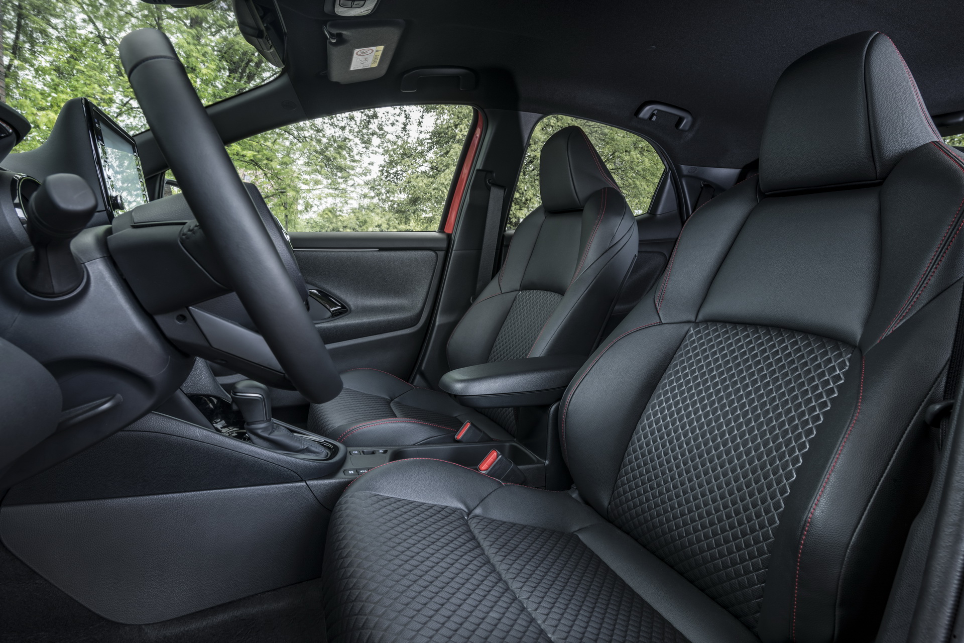Khoang lái Toyota Yaris 2020