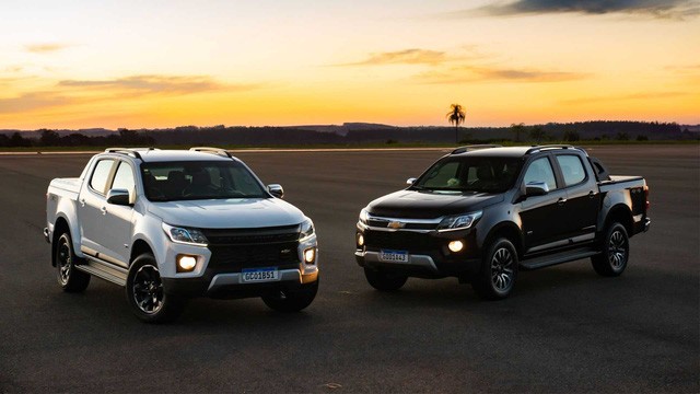 Colorado High Country (trái) và Colorado LTZ (phải)
