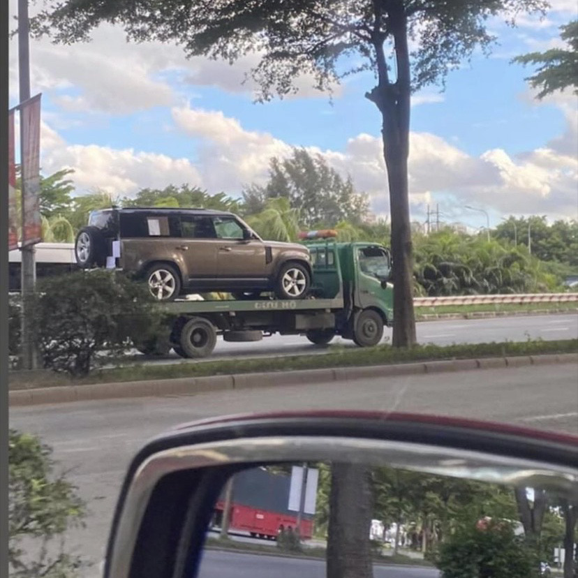 Land Rover Defender 2020 được bắt gặp trên đường vận chuyển