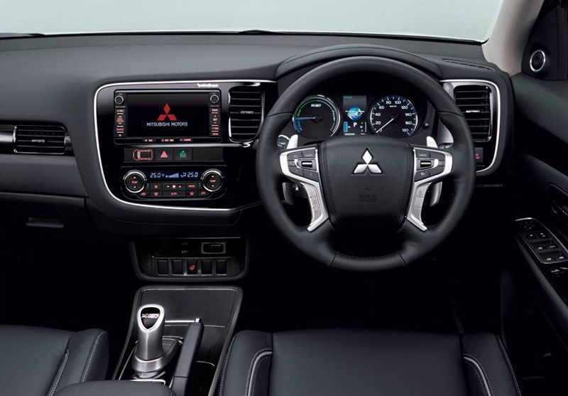Nội thất Mitsubishi Outlander PHEV 2020