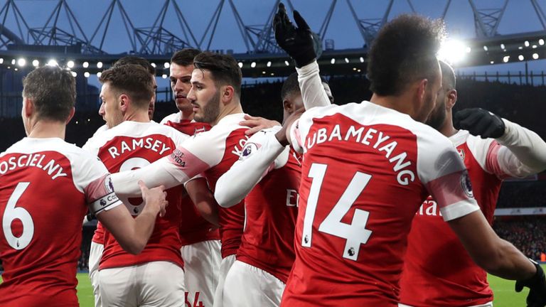 M.U vs Arsenal, M.U 0-2 Arsenal, M.U thua Arsenal, Top 4, Solskjaer phát biểu, Emery phát biểu, Smalling bị tấn công 