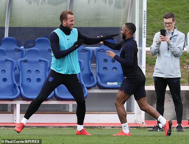 https://mashupbots.com/317-xac-nhan-rashford-roi-khoi-dt-anh-vi-chan-thuong-d176322.html