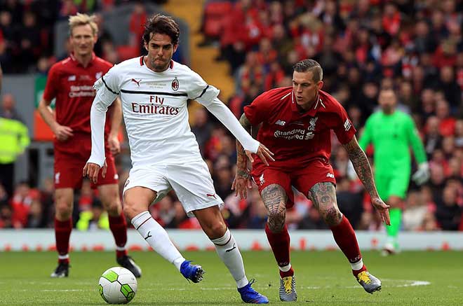 Pirlo, Pirlo tạo dáng trên đường phố, huyền thoại AC Milan, huyền thoại Liverpool