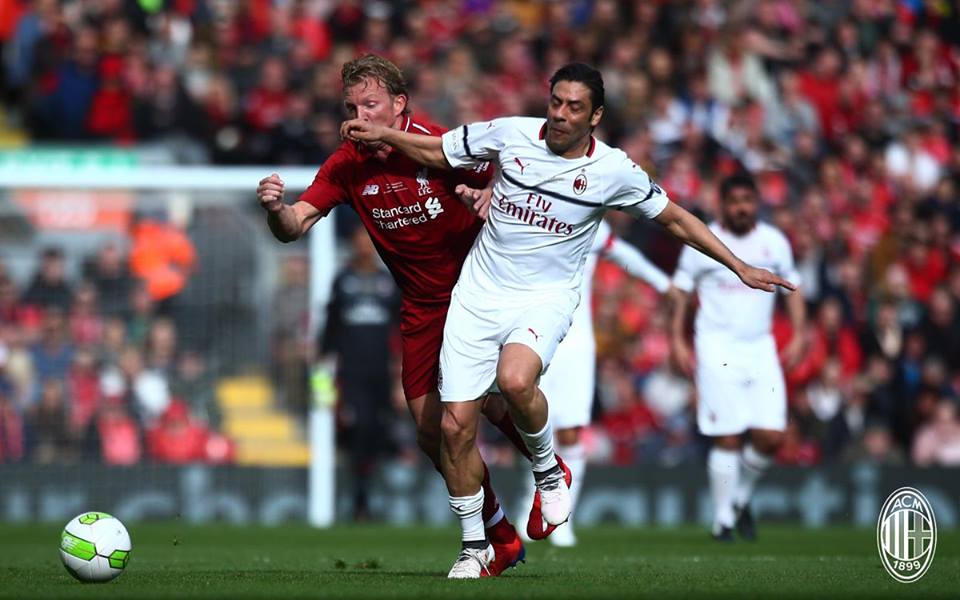 Pirlo, Pirlo tạo dáng trên đường phố, huyền thoại AC Milan, huyền thoại Liverpool
