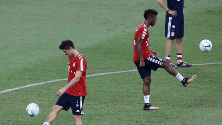 Bundesliga, cầu thủ va chạm, cầu thủ Bayern đánh nhau, cầu thủ Bayern va chạm, Lewandowski đánh nhau với Coman, Lewandowski đánh nhau