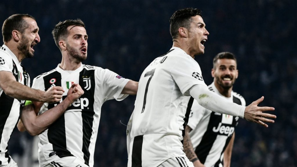 https://mashupbots.com/316-ronaldo-bat-ngo-chot-tuong-lai-trong-mua-giai-moi-d178229.html