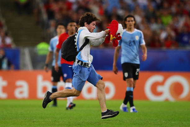 chile 0-1 Uruguay, chile vs uruguay, kết quả chile uruguay, copa america 2019, kết quả copa america 2019, cổ động viên gây rối, cổ động viên hình chú gà