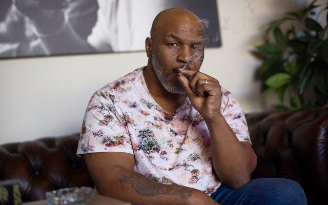 Mike Tyson, huyền thoại quyền anh, quyền anh hạng nặng, boxing, doping, tay đấm người Mỹ, võ sĩ co giật, võ sĩ tử vong, võ sĩ gãy cổ