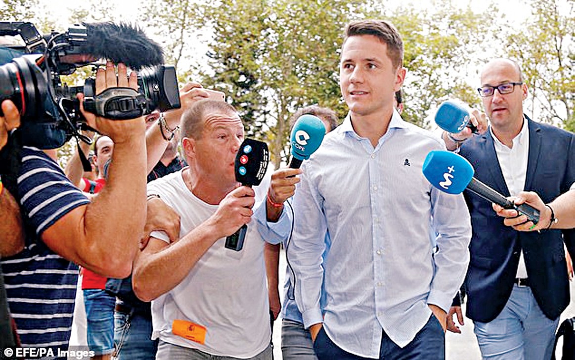 Cựu sao MU, MU, Man Utd, Herrera, PSG, Champions League, cựu sao MU hầu tòa