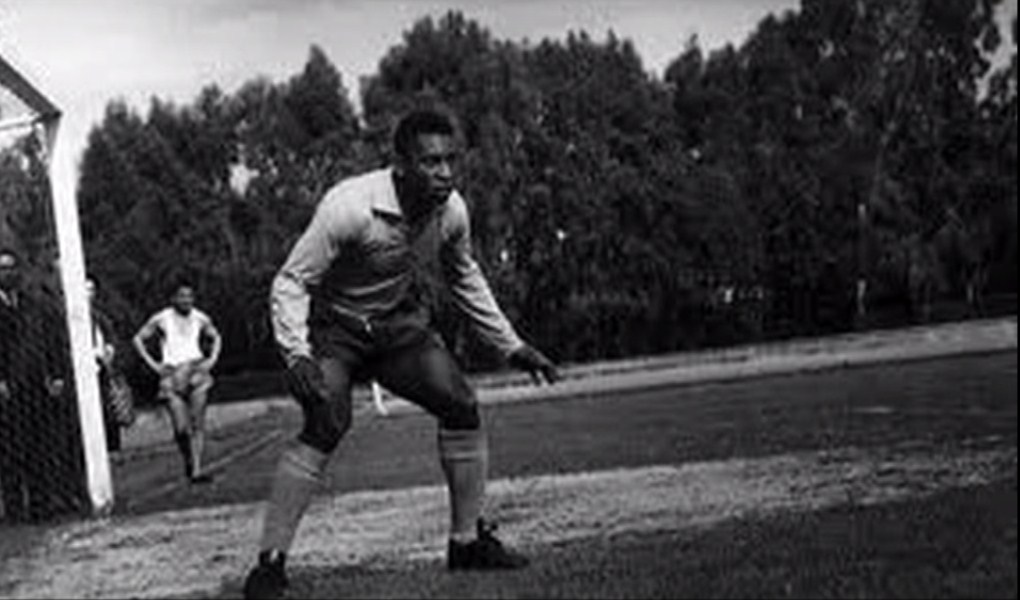 Việt Nam, Quế Ngọc Hải, thủ môn bất đắc dĩ, Pele, vòng loại World Cup, Việt Nam vs Indonesia