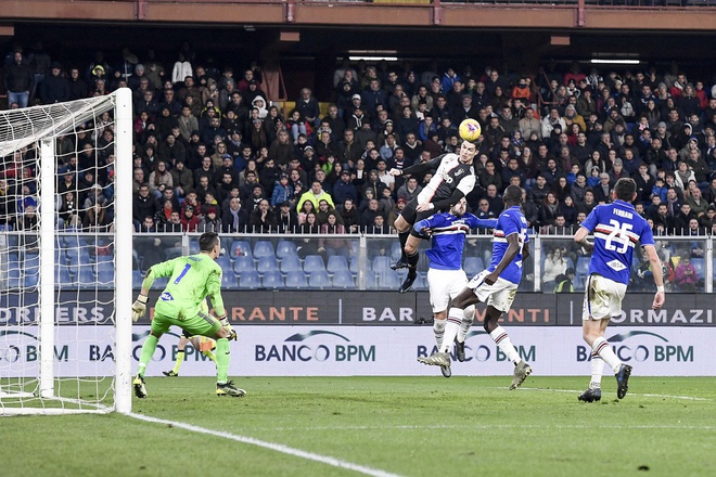 Ronaldo, CR7, Juventus, Serie A, cựu sao MU, MU, Man Utd, bí quyết tập luyện của Ronaldo, Ronaldo bật nhảy, Ronaldo lập hattrick