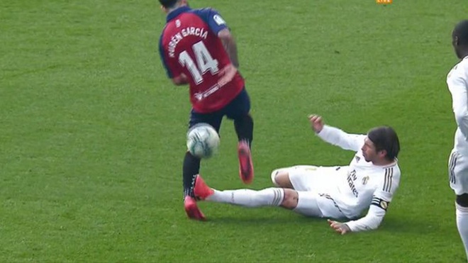 Ramos, sao real, kết quả osasuna vs real madrid, osasuna vs real madrid, ramos phạm lỗi, ramos thẻ đỏ