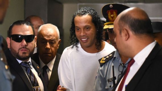 ronaldinho, ronaldinho đi tù