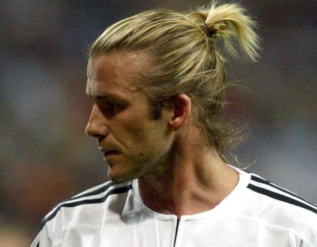 Beckham và mái tóc vàng buộc túm thời chơi cho Real Madrid - Ảnh: Internet Beckham, tóc Beckham, MU