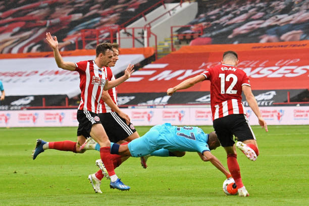 Sự cứng nhắc của VAR khiến Harry Kane nhận trái đắng