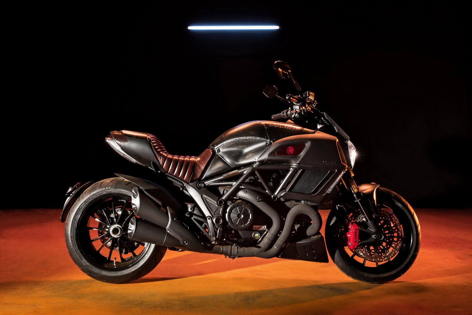 Thiết kế hình dáng tổng thể vẫn như một chiếc Diavel thường
