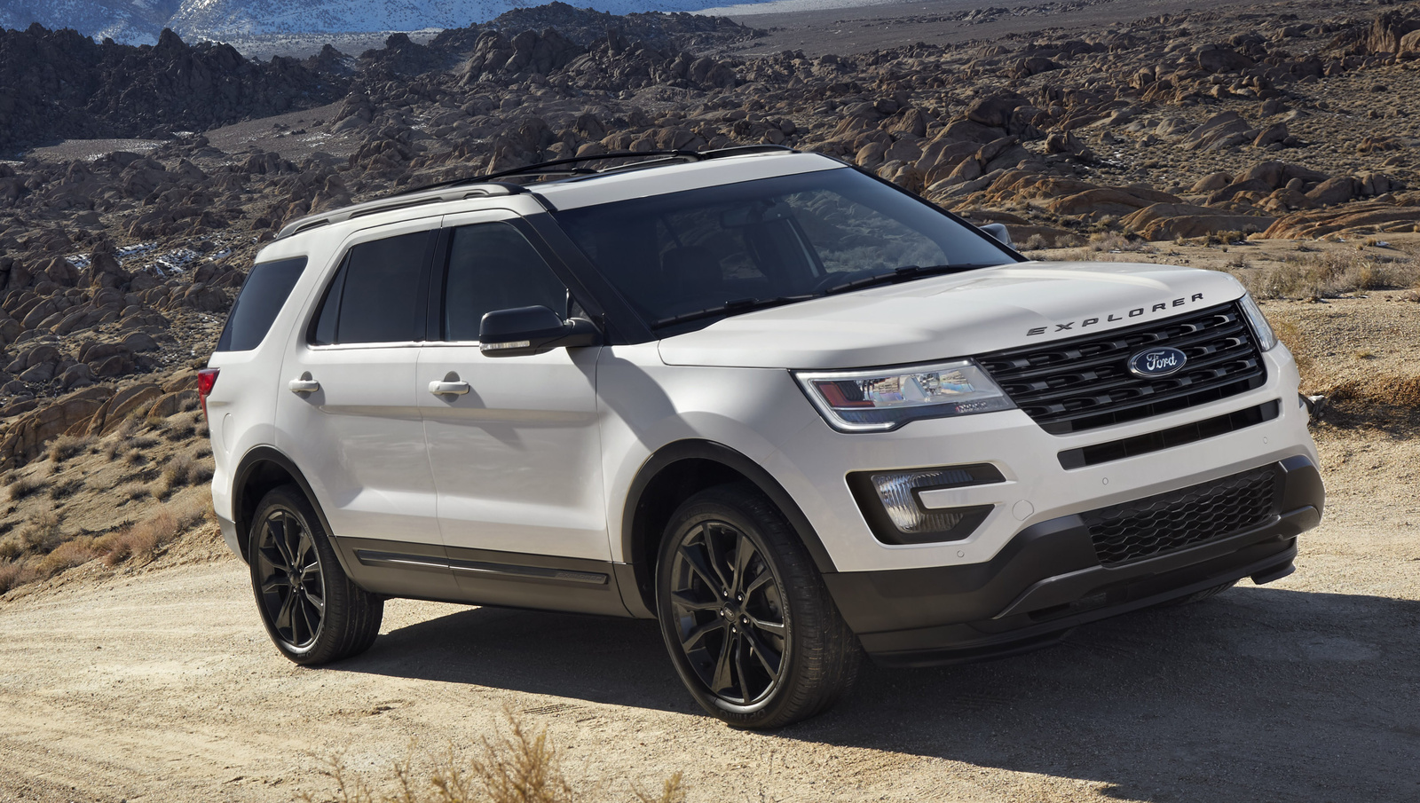 Ford Exploder được nhập khẩu nguyên chiếc từ Mỹ về Việt Nam 