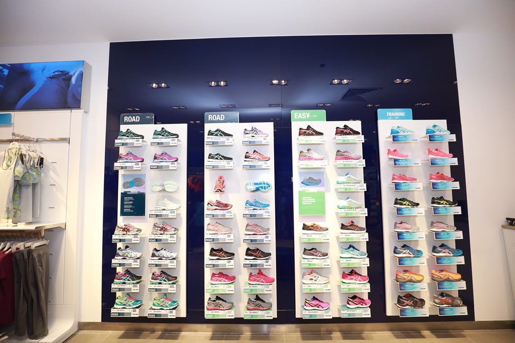 Cửa hàng ASICS tại Vincom Mega Mall Royal city
