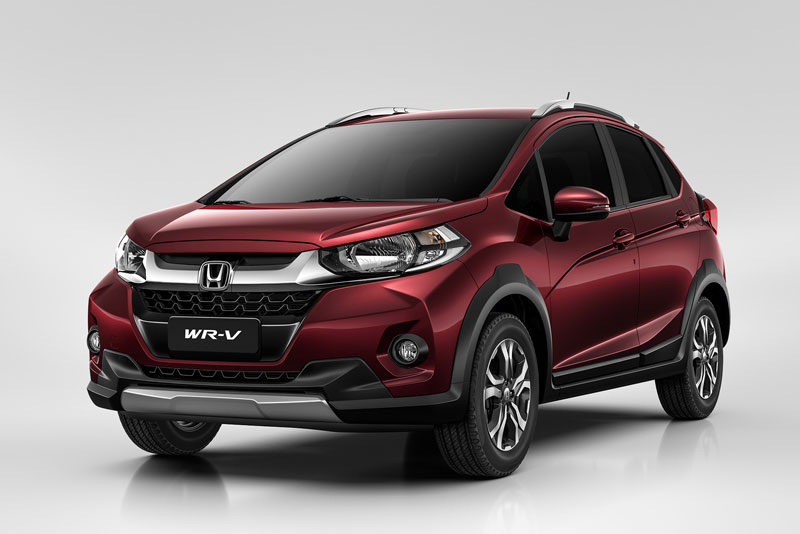 Lưới tản nhiệt bằng chất liệu hợp kim. Kích thước của Honda WR-V 2017 lần lượt là 3.999x1.734x1.601 mm, trọng lượng không tải 1.087 kg.