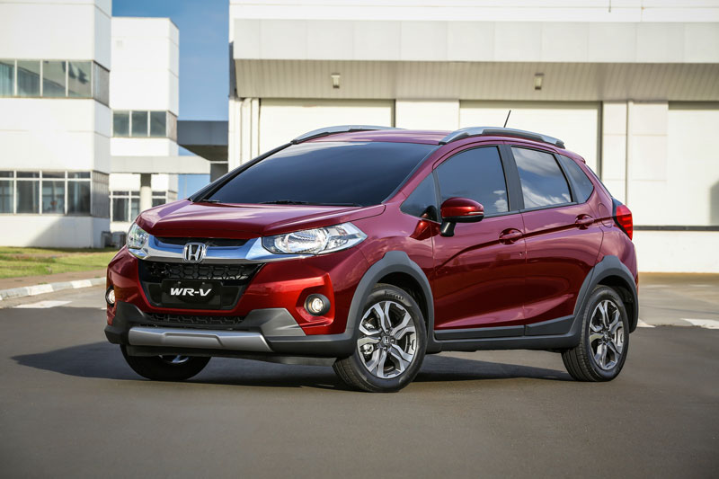 Honda WR-V 2017 có 2 tùy chọn động cơ. Cụ thể, phiên bản máy xăng dùng động cơ I-VTEC 4 xi lanh với dung tích 1,2 lít. Động cơ này sản sinh công suất tối đa 89 mã lực, mô-men xoắn cực đại 110 Nm.