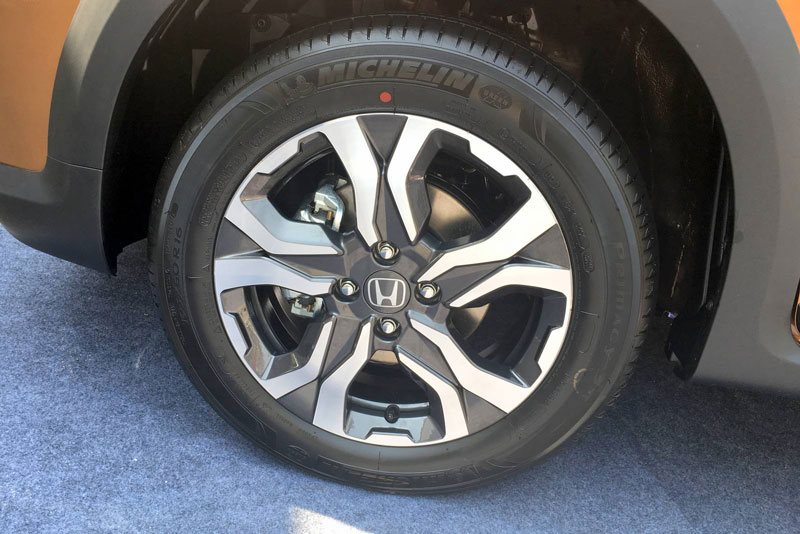 Bộ la-zăng đường kính 16 inch.