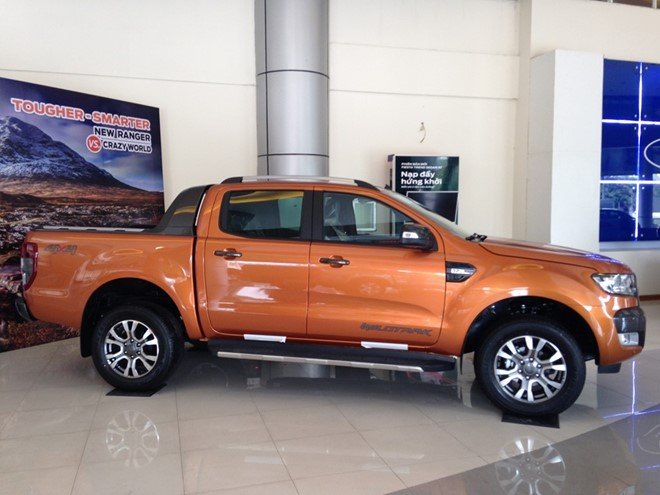 Nhập một chiếc pick-up như Hilux hay Ranger từ Thái Lan về Việt Nam giá vẫn cao 